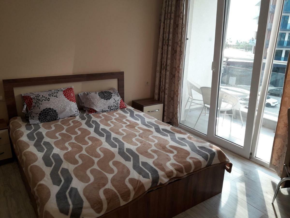 Бежевые Апартаменты Batoumi Extérieur photo